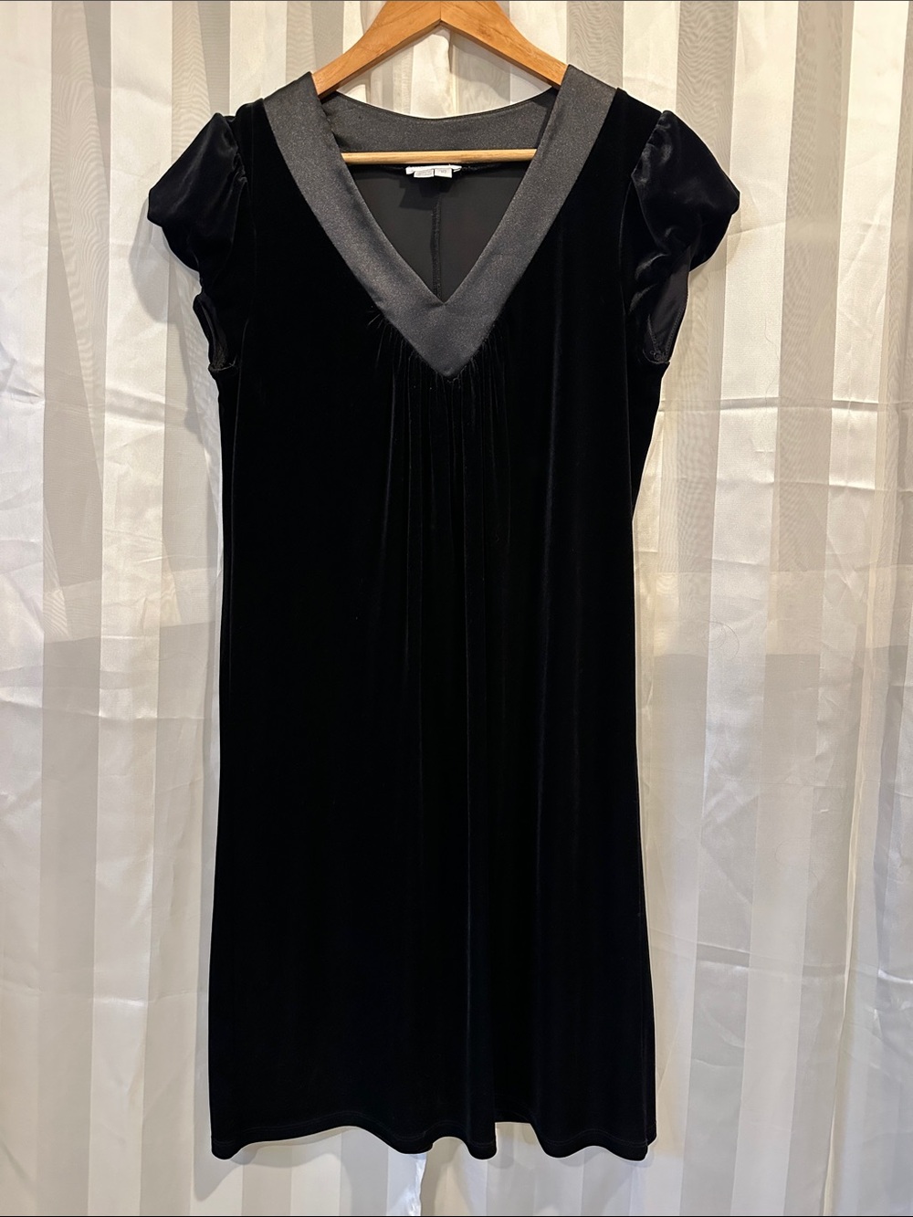 London Times Black Velvet V-Neck Cap Sleeve Dress